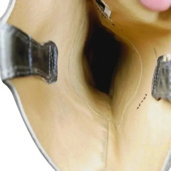 Frye Distressed Leather Boots Size 6.5 - Picture 10 of 12